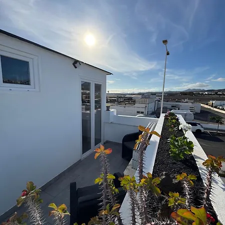 Apartamentos Aeropuerto Playa Honda  Exterior photo